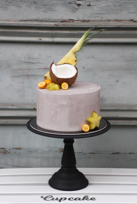 Szürke torta - déligyümölcsökkel - fehércsokiburkolással