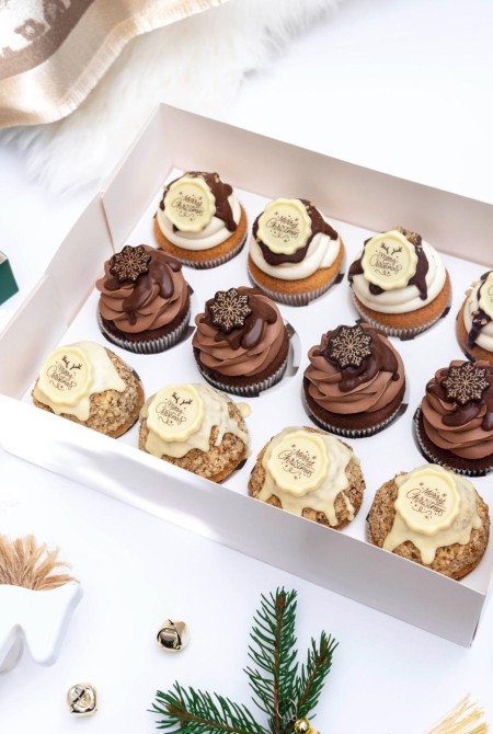 12-BOX Karácsonyi Cupcake válogatás Csokidísszel 21 880 HUF