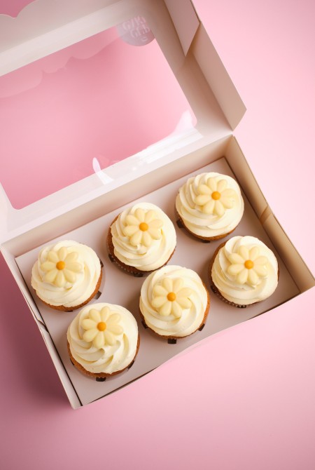 6-BOX NŐNAPI VIRÁGOS CUPCAKE VÁLOGATÁS 11 140 HUF