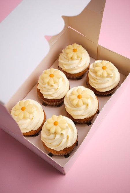 6-BOX NŐNAPI VIRÁGOS CUPCAKE VÁLOGATÁS 11 140 HUF