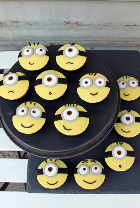 Minion cupcake