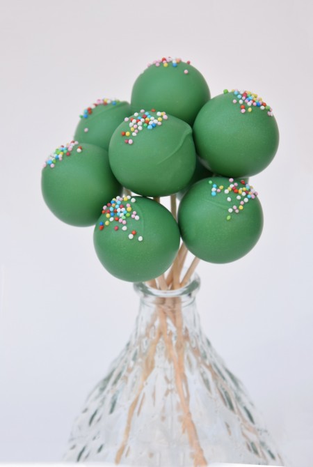 Sötétzöld cakepop - színes szórással