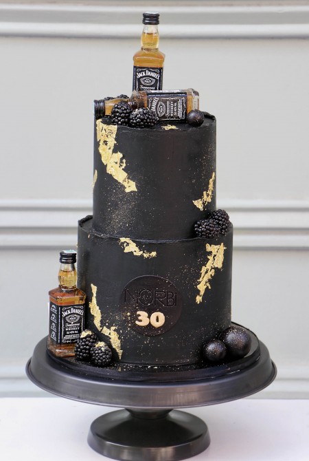 Whiskey torta fekete csokis burkolással
