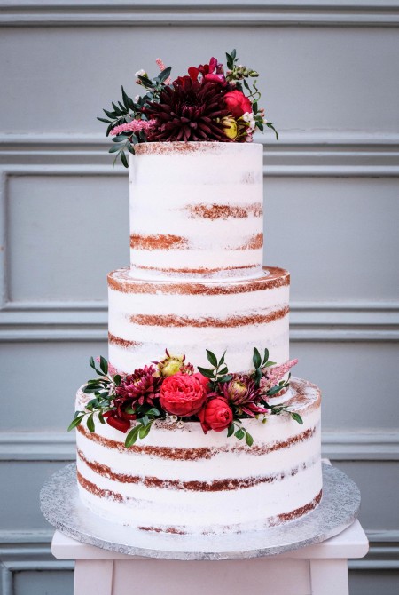 Naked cake dáliával