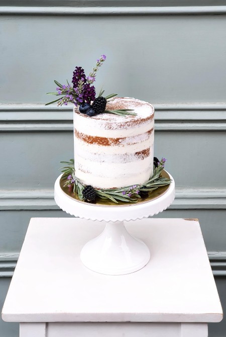 Levendulás naked cake