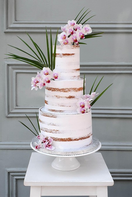 Naked cake orchideával